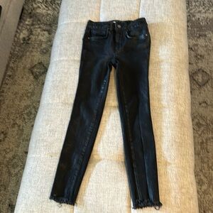 WE THE PEOPLE BLACK COATED WITH SHIMMER FRAYED HEM SKINNY JEANS SIZE 25